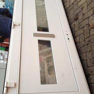 Kunststof deurkozijn met isolatieglas en sluitwerk (a18)2