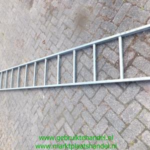 Stalen ladder, trap, noodtrap 445 cm lang (a41)37