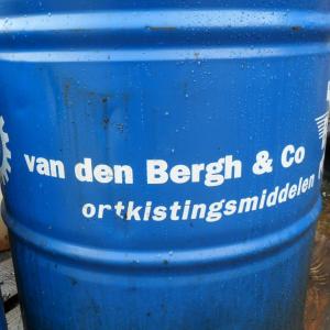 230 liter ontkistings olie van v.d. Berg en Co (a26)31